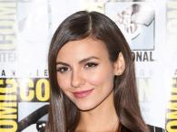 Victoria Justice w eleganckiej sukni na gali